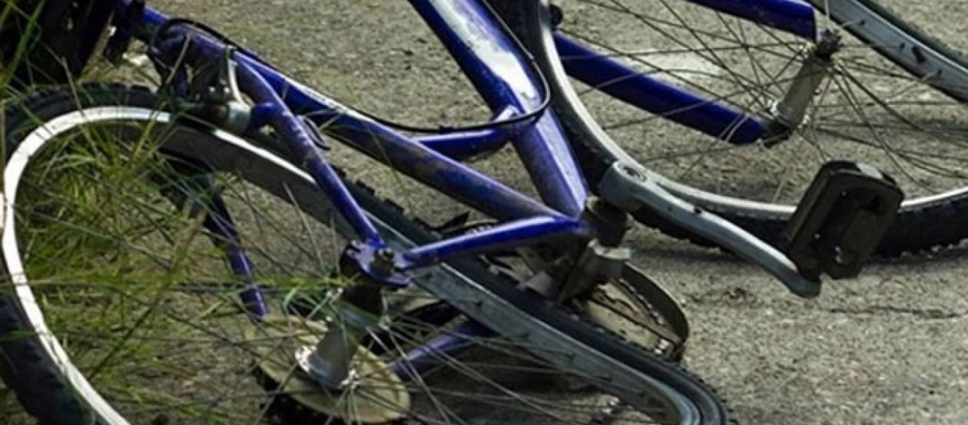 Φορτηγατζής και ποδηλάτης έπαιξαν μπουνιές στη μέση του δρόμου (βίντεο)